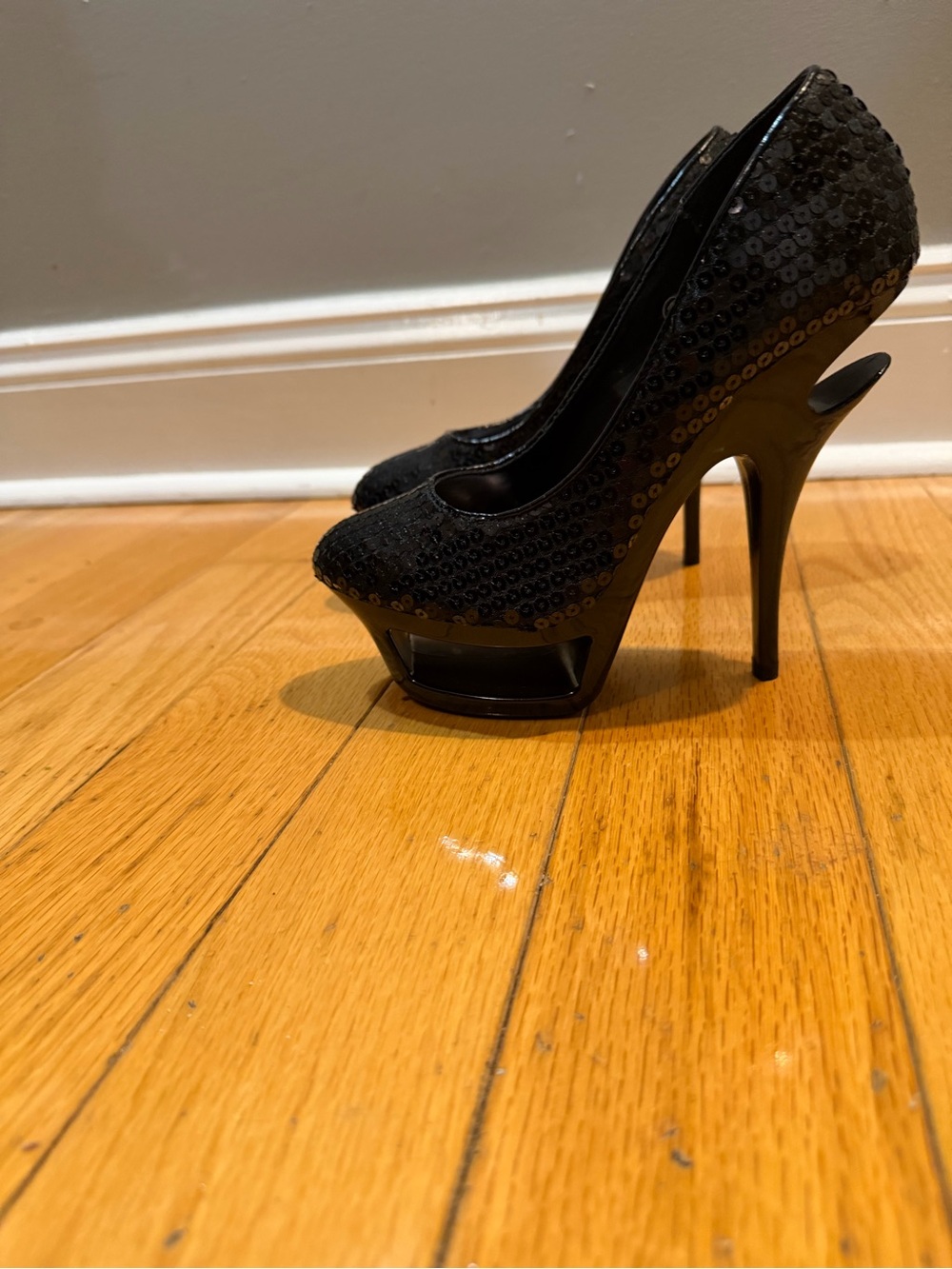 Black Sequin High Heel Platform pumps with kool cutout like brand new. Size 7 - Picture 3 of 6